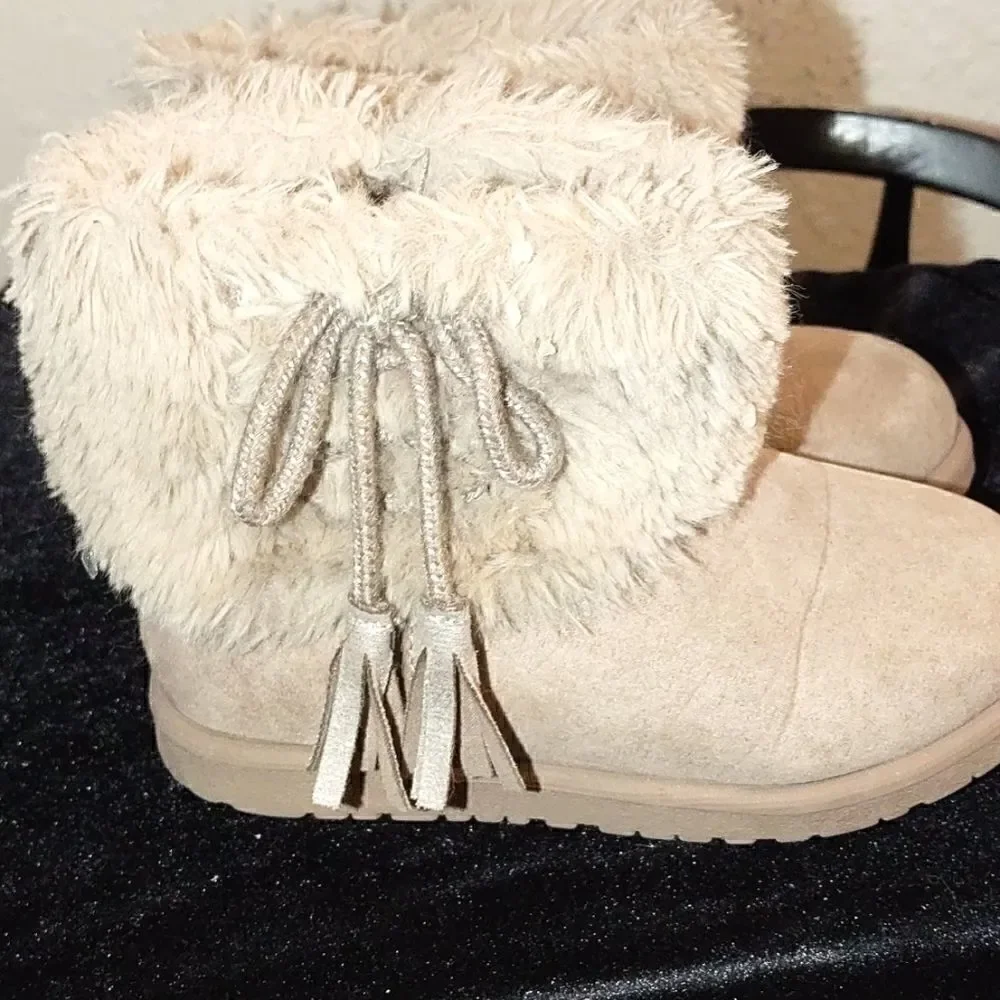 Magellan Outdoors Gray Faux Fur & Suede Boots